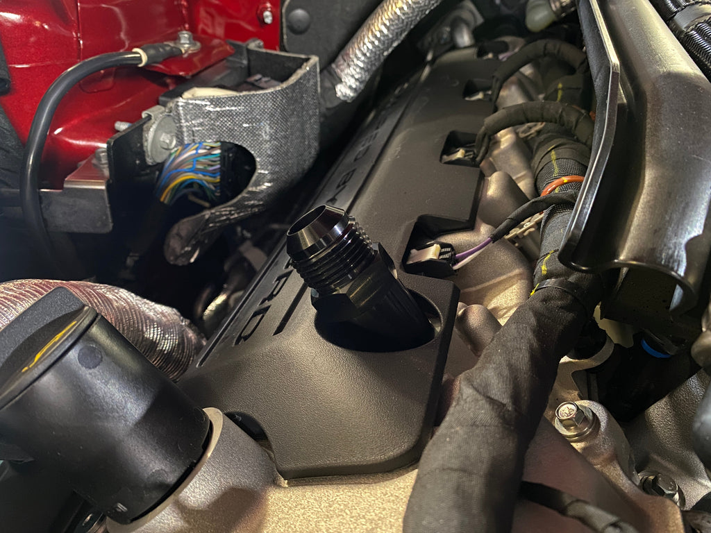 5.0L Coyote -12AN Valve Cover Breather Adapter